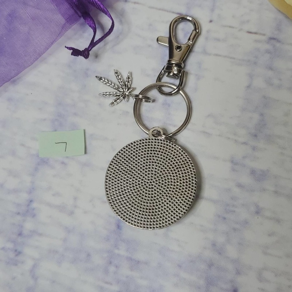 Handmade Leaf Keychain - Picture 3 of 4